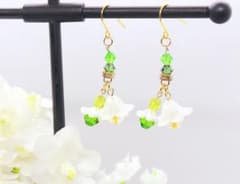 春花ピアス／ハンドメイドのサムネイル