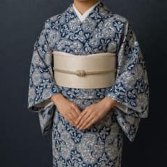 J11*149】着物 小紋 単衣 正絹 紺 白 対象身長～156cm 送料無料 - メルカリ