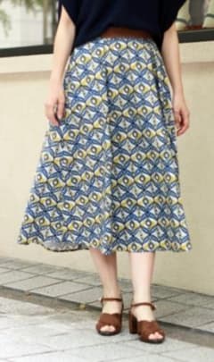 ルクールブラン　アフリカンプリントフレアミディスカート　Mのサムネイル