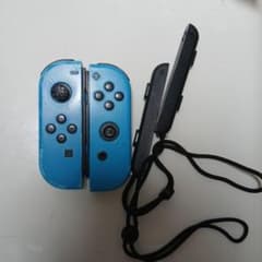 任天堂Switch ジョイコン 青 左右セット ストラップ付き ギス大 - メルカリ