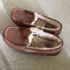 UGGのサムネイル