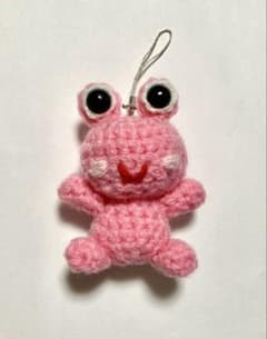 ハンドメイド カエルあみぐるみキーホルダーのサムネイル