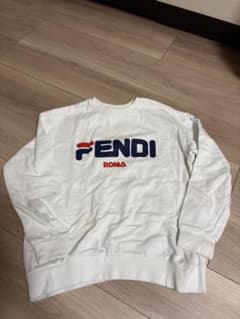 【値下げ中】 FENDI ホワイト トレーナー 12+のサムネイル