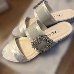 お値下げしました♡ 新品　＋ダイアナ　 ビジュー サンダル ミュール シルバーのサムネイル