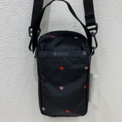 3064LeSportsacレスポートサックエンブライダーリップミニクロスボディ 