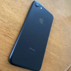 iPhone7 本体　Black 早い者勝ちのサムネイル