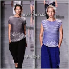ISSEY MIYAKE　鱗プリーツ転写プリント　ハイネックトップス 最終価格】ISSEY MIYAKE 鱗プリーツ転写プリント ハイネックトップス