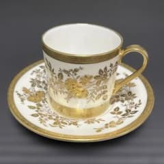 ミントン（Minton）の「ローズ」シリーズの金盛デミタスカップ 