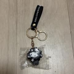 新品 ハローキティ ミャクミャク キーホルダー サンリオ　キティ　黒のサムネイル