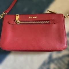 PRADA 赤 レザー ショルダーバッグのサムネイル