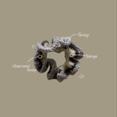 シュシュ〈Gray&Charcoal Gray&Beige〉のサムネイル
