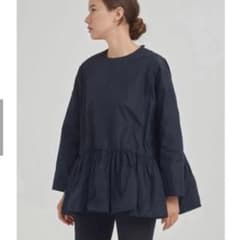 【美品】Yori ヨリ　ヘムバルーンブラウス　ネイビー　紺 美品】Yori ヨリ ヘムバルーンブラウス ネイビー 紺 - メルカリ