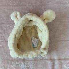 お耳のついたモコモコ帽子ですのサムネイル