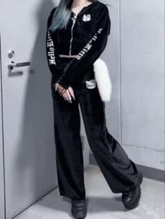 WEGO × HELLO KITTYコラボベロアパーカー パンツ キティ - メルカリ