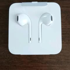 【新品】iPhone 純正 イヤホンのサムネイル
