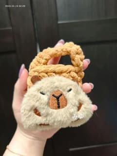 激かわ✨新品未使用 カピバラ ファー素材 ミニポーチ 小銭入れ かわいいポーチのサムネイル