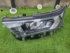 J*P様 着払い トヨタ RAV4 ヘッドライト 中古 MXAA52　MXAA5のサムネイル