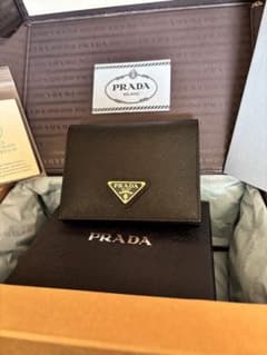 新品 1月3日までの限定価格 プラダ サフィアーノトライアングル 