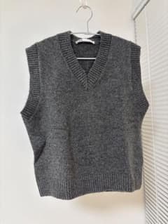 ZARA ニットベスト グレーのサムネイル