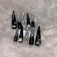ブラック ビジュー ギャルネイルのサムネイル