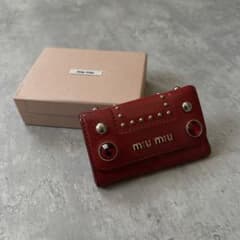 miumiu レザーキーケース　装飾　スタッズ　archive 箱付き miumiu レザーキーケース 装飾 スタッズ archive 箱付き - メルカリ