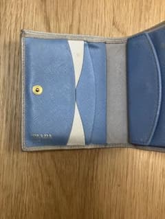 PRADA 二つ折り財布 サフィアーノレザー 青と白のサムネイル