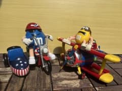 M&M's バイカーと飛行機フィギュアセットのサムネイル