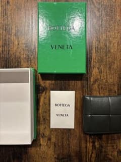 お値下げ可能！！BOTTEGA VENETA 二つ折り財布のサムネイル