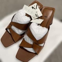 ZARA ブラウン クロスストラップサンダルのサムネイル