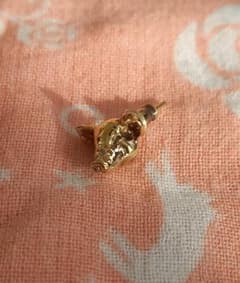 e.m.ぶた顔ゴールドピアス*イーエム片耳用 - メルカリ