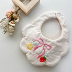 【璃宮様専用】《SALE》女の子向け：手刺繍デザインスタイ♦︎g2のサムネイル