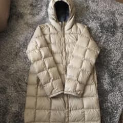 お値下げ!!  mont-bellロングダウンコート　ベージュのサムネイル
