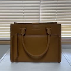 CHARLES & KEITH ブラウンハンドバッグのサムネイル