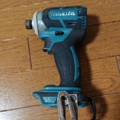 マキタインパクトです、モーターがだめな為外装はまだまだ使えます、ジャンク品です。のサムネイル