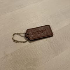 COACH レザー キーホルダー チャーム ブラウン - メルカリ