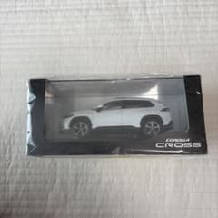 トヨタ カローラクロス プラチナホワイトパール カラーサンプル