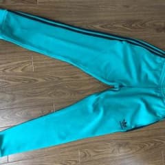 adidasオリジナルトラックパンツ 緑のサムネイル