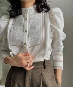 アメリヴィンテージ UND POWER SHOULDER LACE BLOUSE Ameri POWER SHOULDER LACE BLOUSE - メルカリ