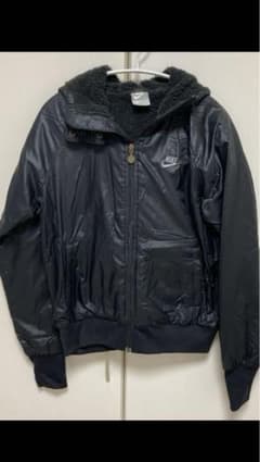 Nike フード付きジャケット 黒 レディース Mのサムネイル