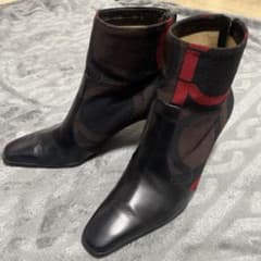 フェラガモ ショートブーツ 22.5cm ガンチーニ柄 - メルカリ