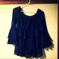 フリルブラックトップスのサムネイル
