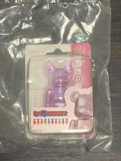 ベアブリック　ガチャ　ピンクのサムネイル