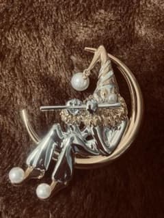 【新品】MIKIMOTO 月とピエロのブローチ（証明書あり） 新品】MIKIMOTO 月とピエロのブローチ（証明書あり） - メルカリ