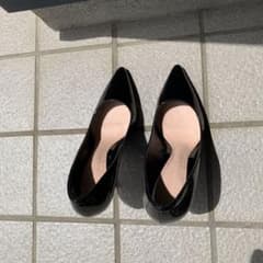 黒 エナメルパンプスのサムネイル