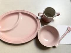 【新品未使用】LE CREUSET ピンク食器3点セットのサムネイル