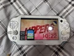 PS Vita ホワイト 本体 メモリーカード4GB・16GB ソフト付きのサムネイル