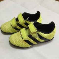 adidasトレーニングシューズ１８㎝のサムネイル