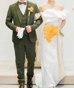 前撮り　結婚式　新郎　タキシード　スーツ　スリーピースのサムネイル