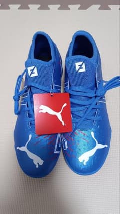 新品 PUMA サッカーシューズ ブルー フューチャーZ4.2TTのサムネイル