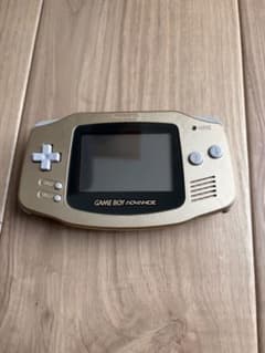 た*き様 Nintendo ゲームボーイアドバンス 本体 ゴールド ジャンク品のサムネイル